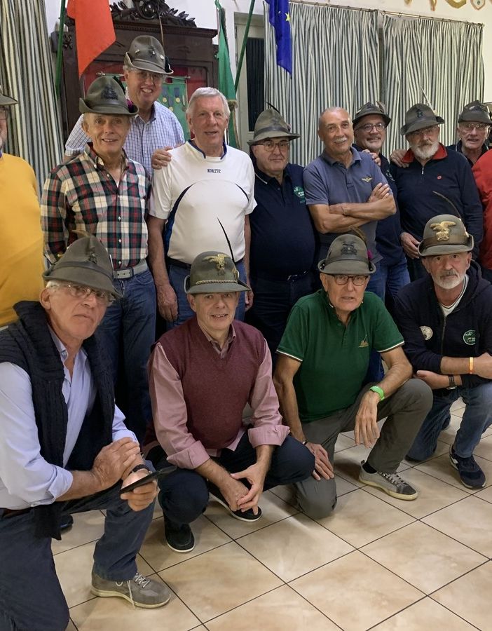 Serata alpina del Gruppo Asti Sbocchi Nord: consegnati spilla e attestati per l'impegno durante la pandemia