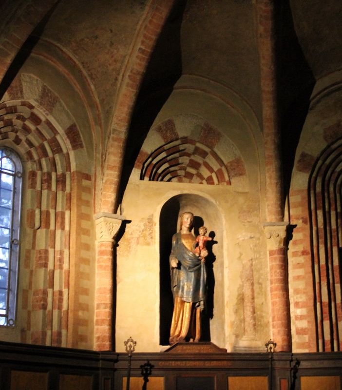 Altare centrale della chiesa di Viatosto