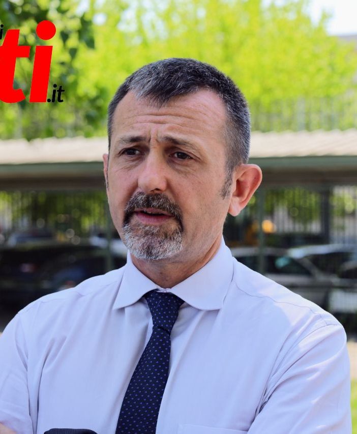 L'On. Delmastro ritratto, in occasione della sua visita al carcere di Asti, dall'obiettivo di Merfephoto - Efrem Zanchettin
