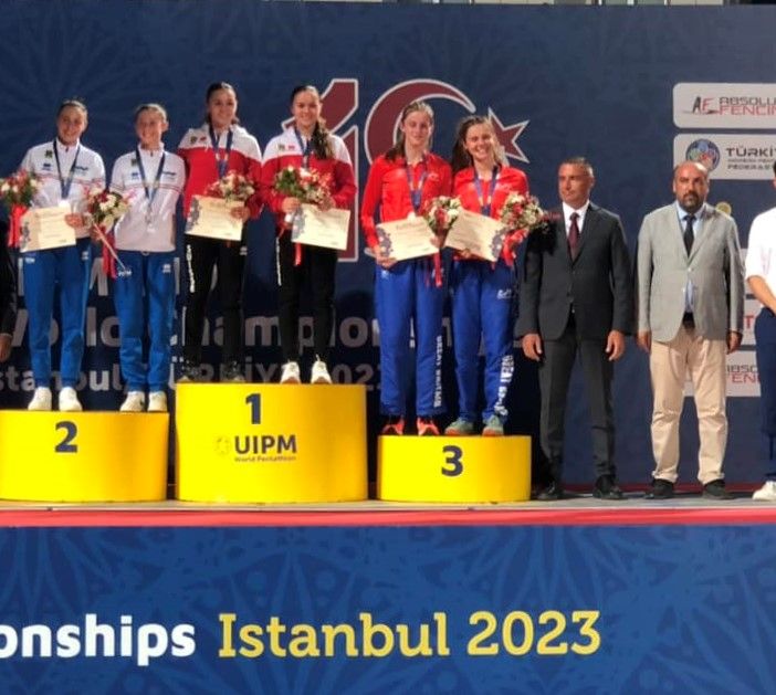La Allara e la Gioia sul podio (foto tratta dal profilo Facebook della società Junion Pentathlon Asti)