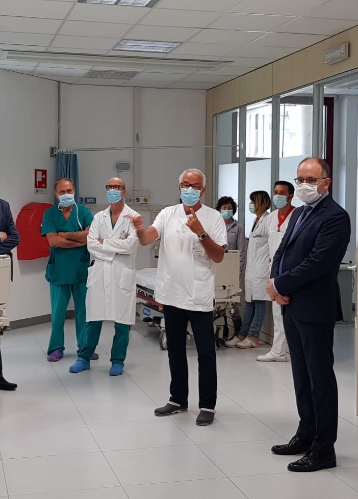 Carlo Mario Demartini, Giorgio Galvagno, Giovanni Messori Ioli, Maggiorino Barbero (Ostetricia e Ginecologia), Marco Scaglione (Cardiologia), Gianluca Ghiselli, Tiziana Ferraris, Katia Moffa (Direzione professioni sanitarie), Massimo Rissone (Coordinatore infermieristico Pronto Soccorso), Maurizio Rasero e Francesco De Rosa (Malattie Infettive) nella nuova Area Maxi Emergenze Asl AT.