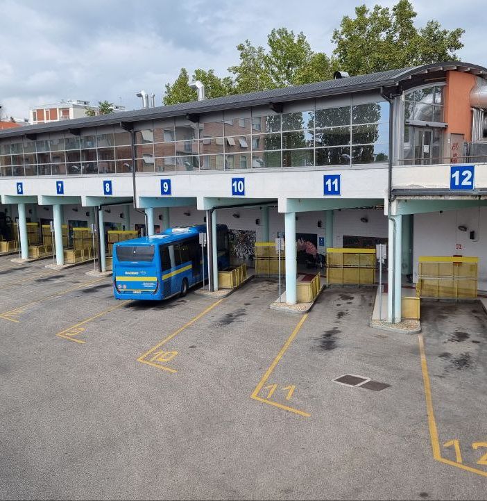 Autista di un bus extraurbano brutalmente picchiata al Movicentro