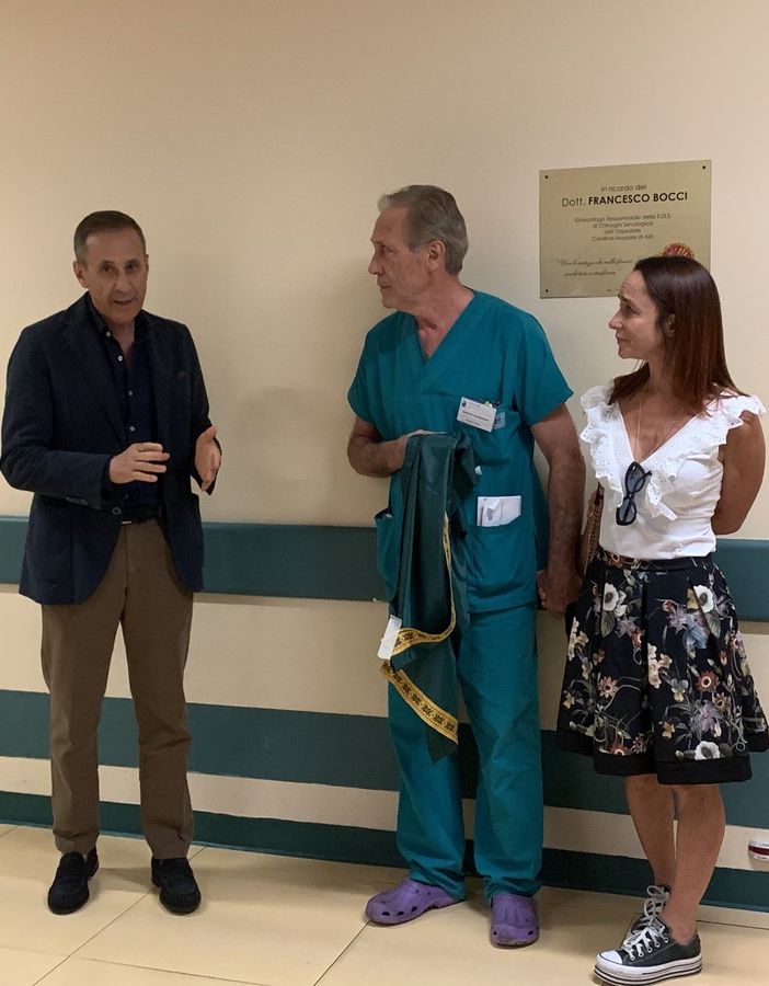 La cerimonia di inaugurazione della targa in memoria del dottor Francesco Bocci