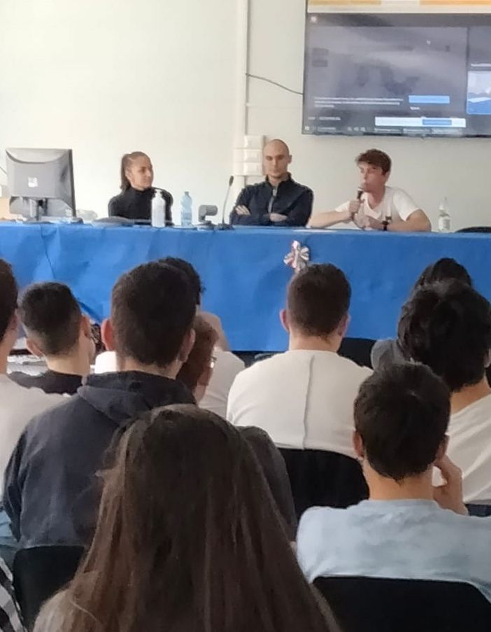 Un immagine relativa l'incontro all'Artom