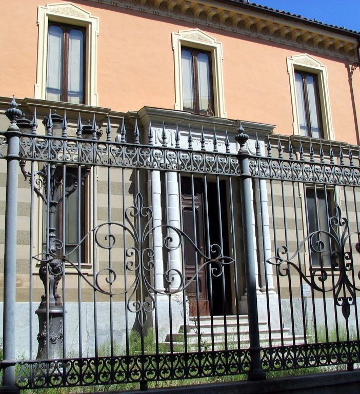 Oggi pomeriggio i cittadini porteranno un fiore al cancello della Sinagoga di Asti