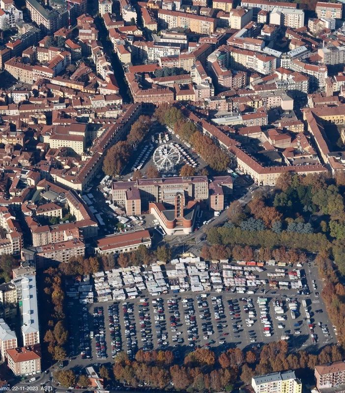 Che bella Asti dal cielo! Nei giorni scorsi le mongolfiere dell'Aeroclub di Mondovì hanno sorvolato la nostra città [FOTO]