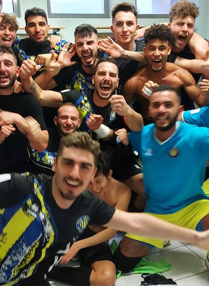 I giocatori dell'Isola in festa dopo la schiacciante vittoria