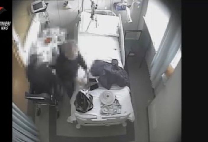La donna ripresa dalle telecamere dei Nas di Alessandria