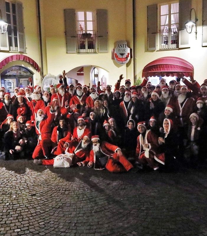 Foto di gruppo per i Babbi Natale (Ph. Efrem Zanchettin - Merfephoto)