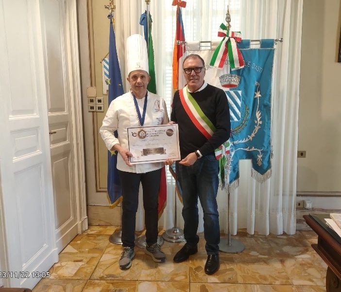 Silvano Baldi ritratto con il sindaco di Costigliole Enrico Alessandro Cavallero