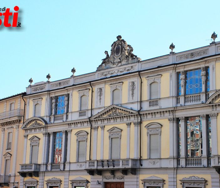 L'ampia porzione del complesso immobiliare Canton del Santo che si affaccia su piazza Libertà