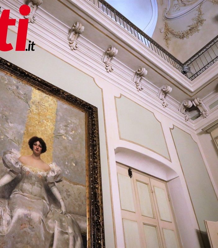 Scorci artistici di Palazzo Mazzetti e della sede della Banca di Asti (ph. Merfephoto - Efrem Zanchettin)