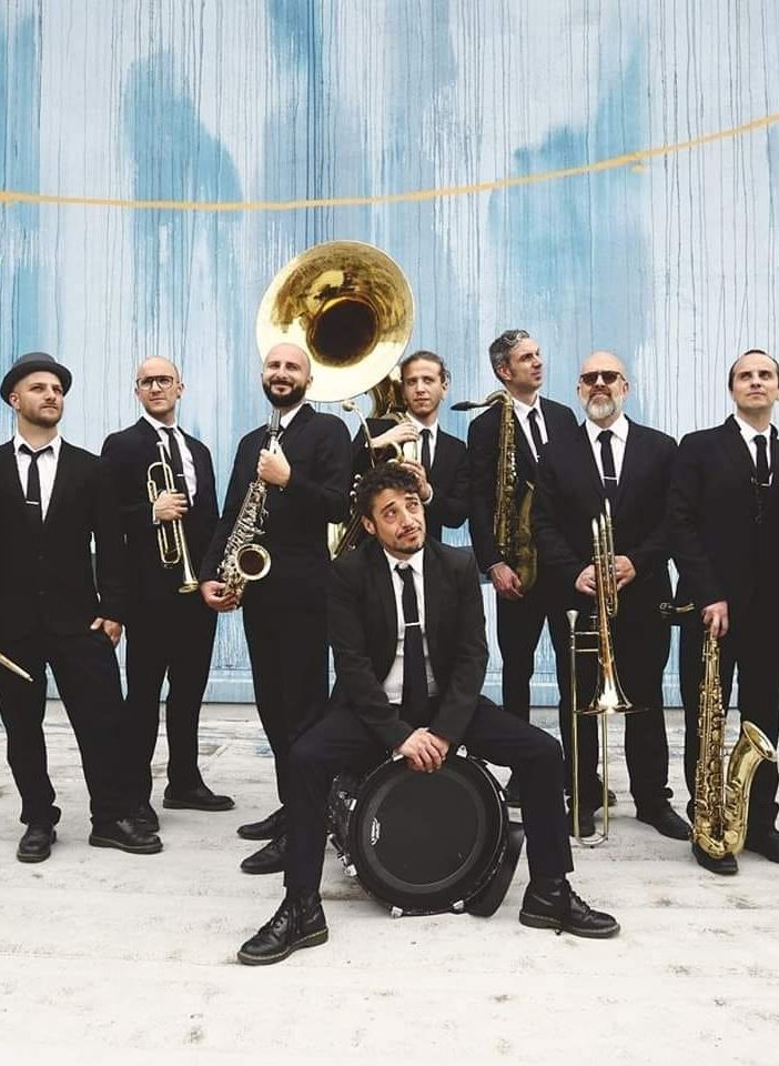 Sabato 30 novembre allo Spazio Kor arriva la Bandakadabra con &quot;Figurini&quot;, il nuovo spettacolo comico-teatral-musicale