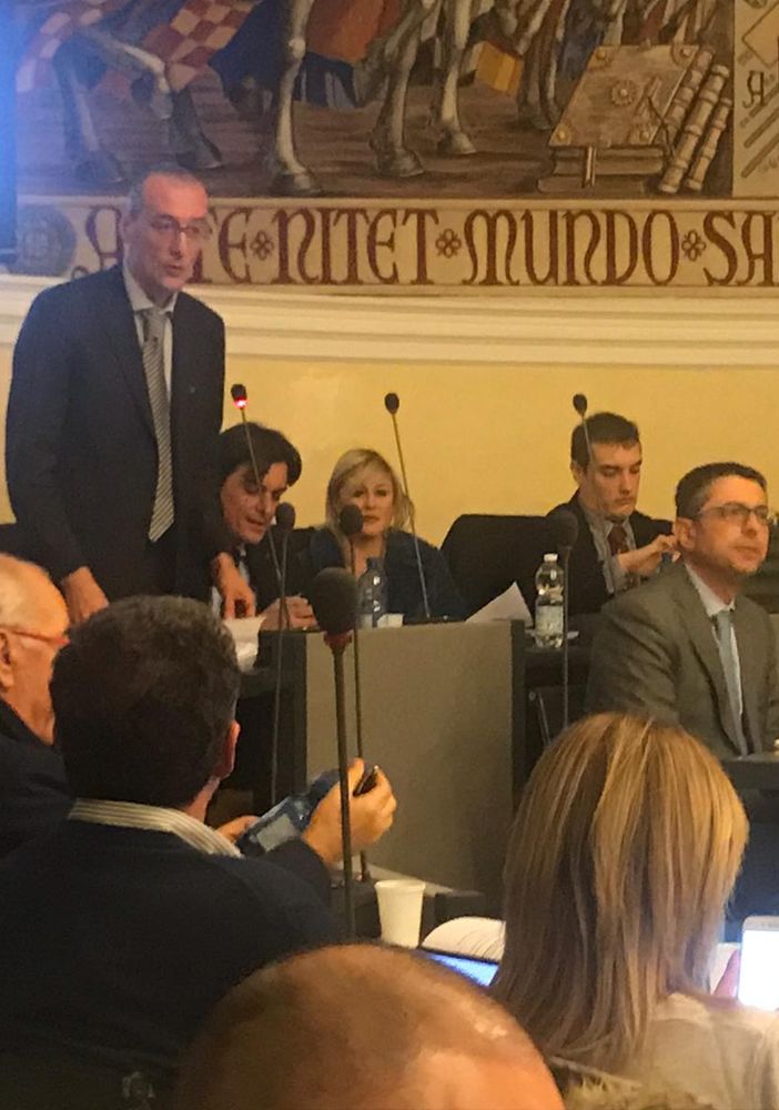 Dopo la &quot;partenza falsa&quot; del Consiglio Comunale, lunedì sera e la convocazione d'urgenza di ieri, altri problemi tra maggioranza e opposizione