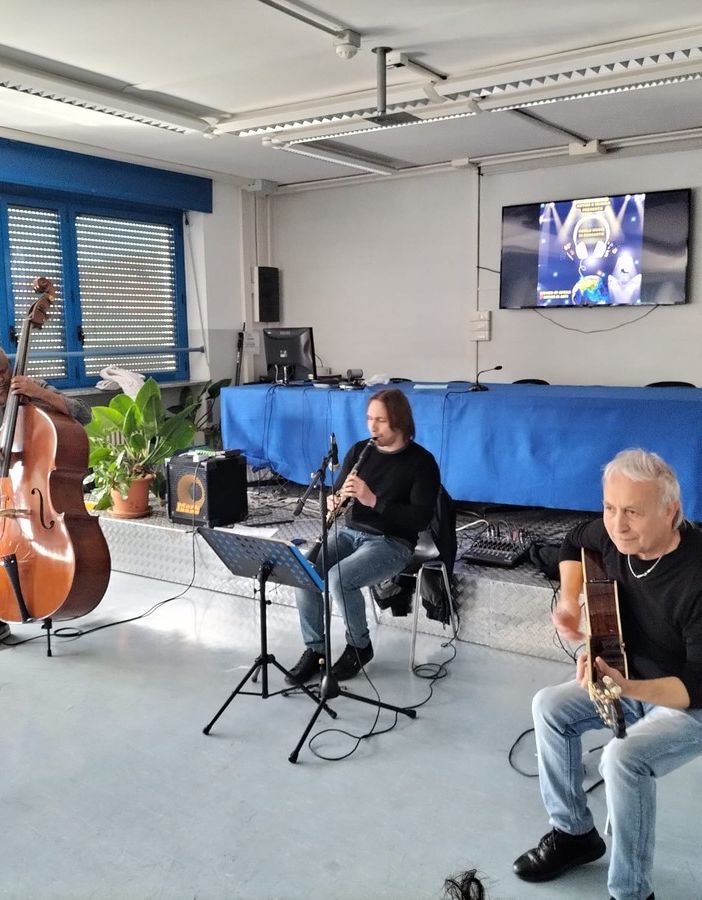 Terza lezione-concerto del progetto Artom &amp; Musica: il Bhinnashadaj Trio incanta gli ascoltatori con sonorità uniche