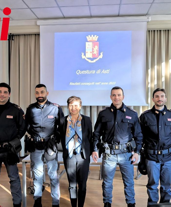 Il Questore con i nuovi vice ispettori in servizio ad Asti. Galleria fotografica a cura di Merfephoto - Efrem Zanchettin Il Questore con i nuovi vice ispettori in servizio ad Asti. Galleria fotografica a cura di Merfephoto - Efrem Zanchettin