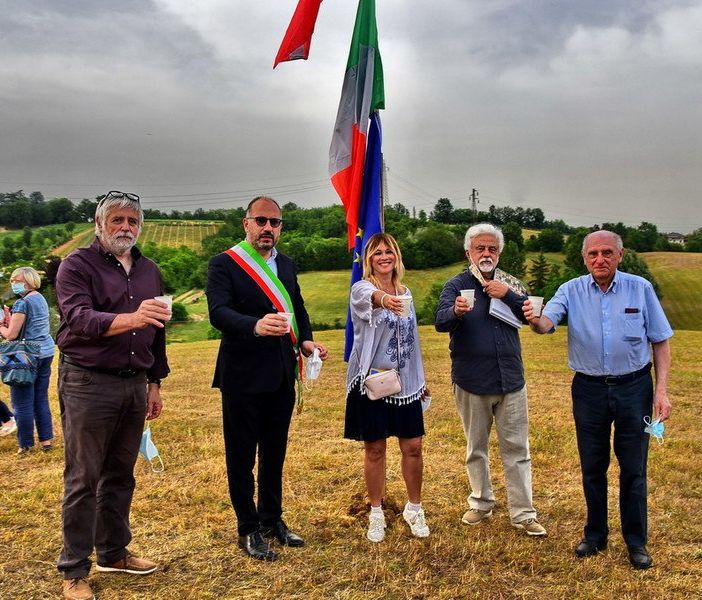Nella foto d'archivio, scattata al Bosco degli Astigiani e risalente al novembre scorso, figurano da sinistra a destra: Renato Parisio, il sindaco Rasero, l'assessore Bologna, Sergio Miravalle e Piercarlo Grimaldi