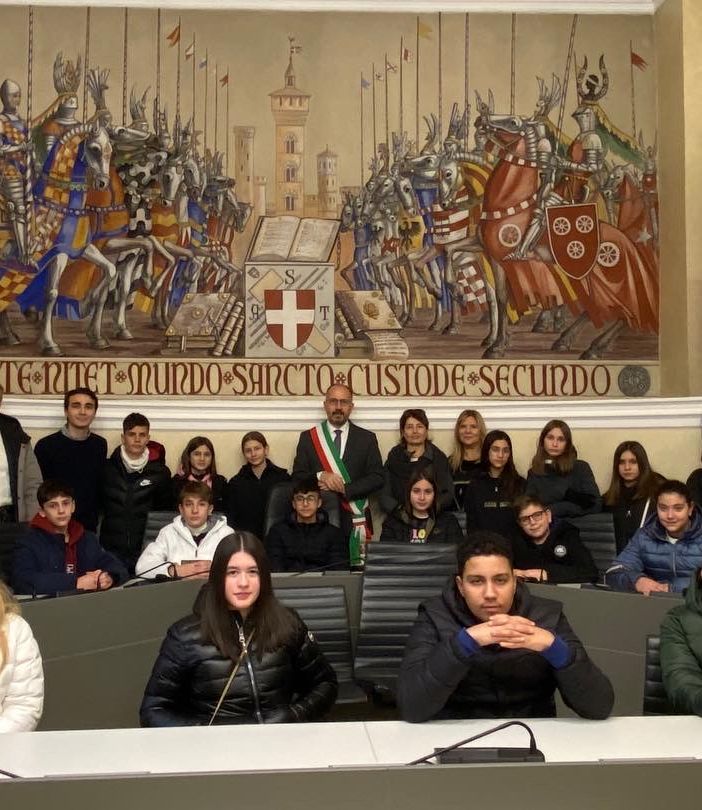Gli studenti di Milena a Palazzo civico. Il progetto &quot;Comune porte aperte&quot; riceve la scuola siciliana
