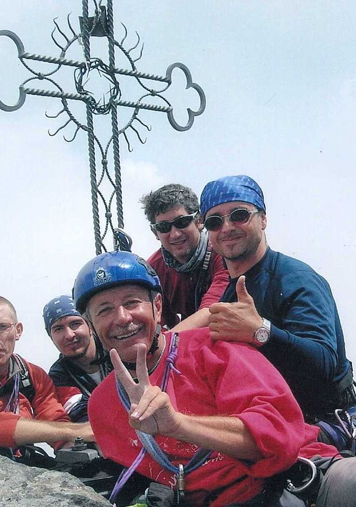 Un gruppo di soci CAI con l’attuale Presidente Franco Gherlone