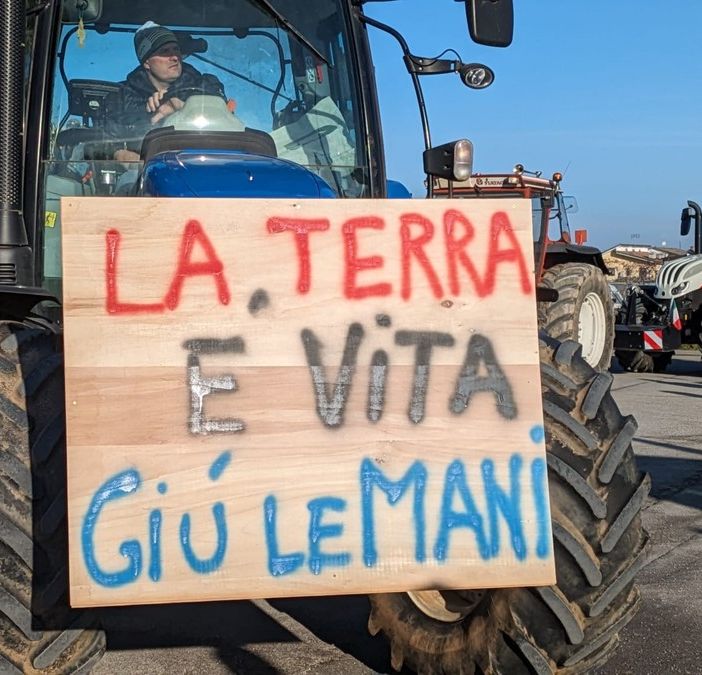 Dopo Sanremo, non si fermano le proteste dei trattori: astigiani in piazza ad Alba venerdì 16 febbraio