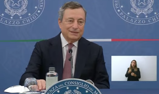 Mario Draghi: &quot;Pronti per la riapertura della scuola in presenza. Via le mascherine nelle classi con tutti vaccinati&quot;