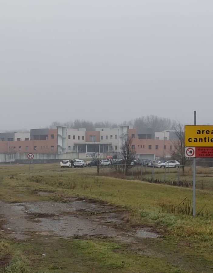 Immagine d'archivio del cantiere dell'Ospedale della Valle Belbo