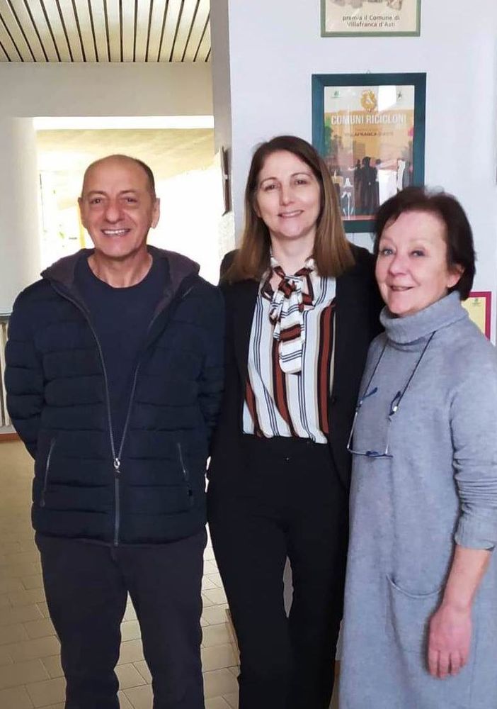 Il sindaco Anna Macchia con due degli addetti occupati nel 2023 con i cantieri di lavoro