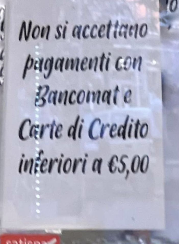Il cartello che accompagna il post (foto da Facebook)