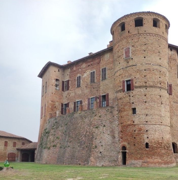 Il castello di Frinco riapre le sue porte durante la festa patronale. Recentemente utilizzato per un matrimonio, è proprietà comunale dal 2019