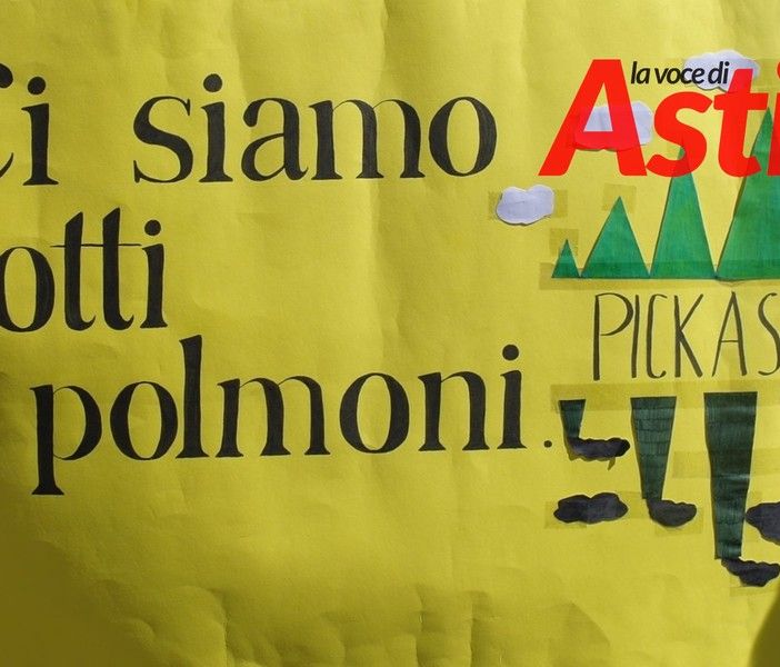 Uno dei cartelli di una manifestazione di protesta studenti del 2019 (MerfePhoto)
