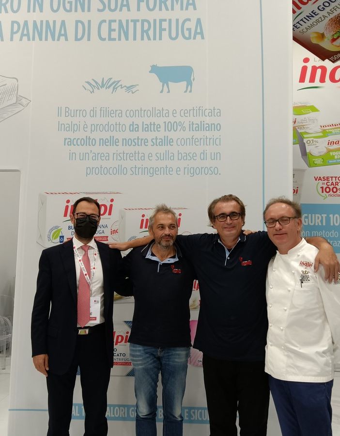 Da sinistra: Stefano Patuanelli Ministro Politiche Agricole - Pierantonio Invernizzi Direttore Commerciale e Marketing Inalpi SpA - Ambrogio Invernizzi Presidente Inalpi SpA - Gian Piero Vivalda Antica Corona Reale