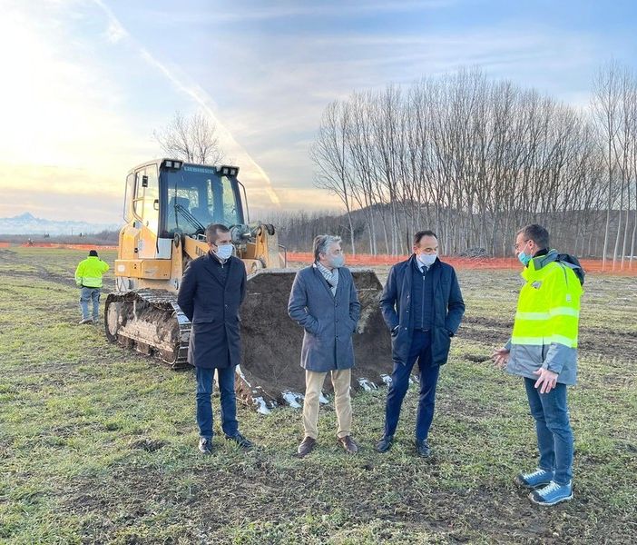 Il presidente Cirio, l'assessore Gabusi e il sindaco di Alba Carlo Bo in visita al cantiere dell'Asti-Cuneo Il presidente Cirio, l'assessore Gabusi e il sindaco di Alba Carlo Bo in visita al cantiere dell'Asti-Cuneo
