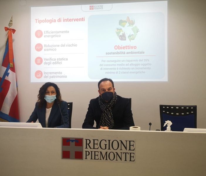 Il presidente Cirio e l'assessore Caucino ritratti nel corso della conferenza stampa