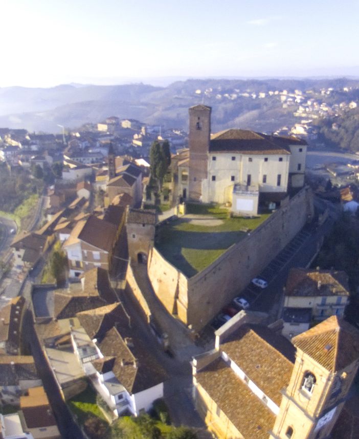 Il Comune di Cisterna ha detto no all'installazione dell'antenna Wind 3 di fronte al castello