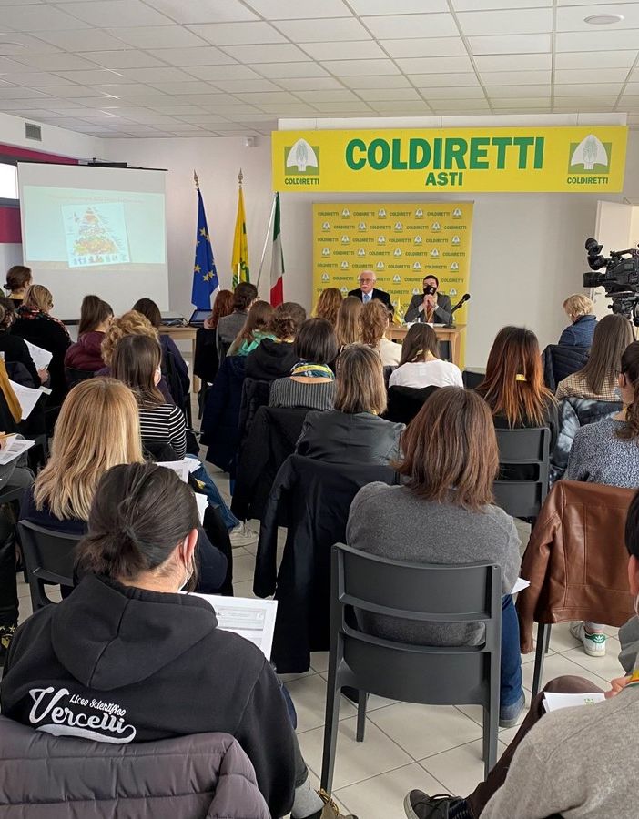 Due immagini (la seconda a fine articolo) di uno degli incontri del primo ciclo di conferenze