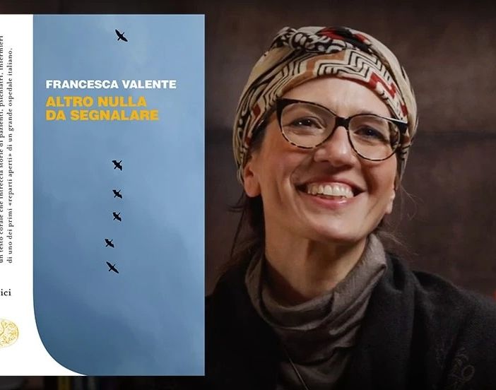 Francesca Valente e la copertina del libro di cui è autrice