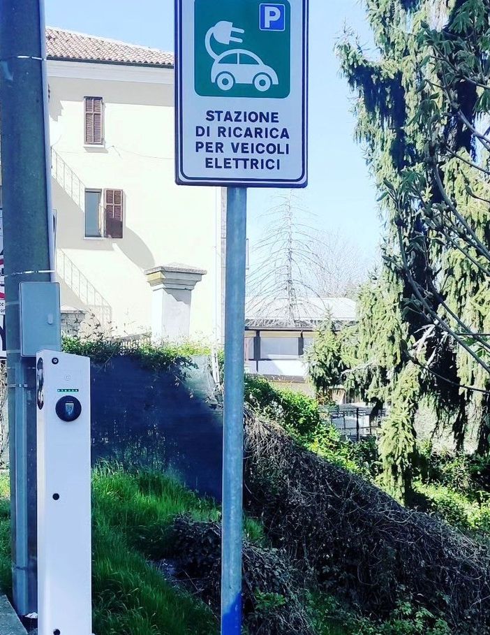 Costigliole d'Asti: attive le prime colonnine di ricarica per veicoli elettrici