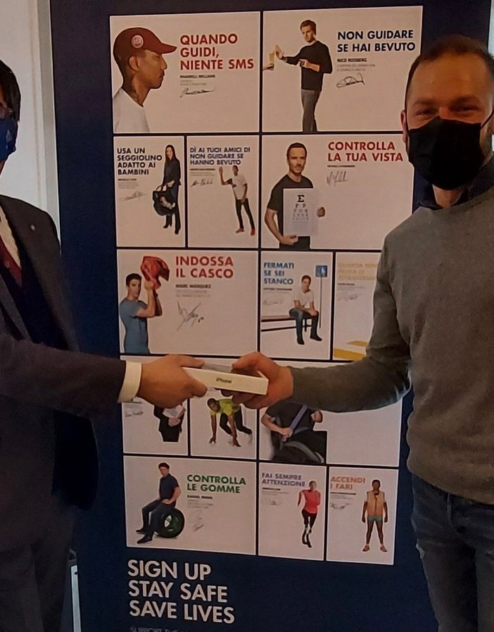 Il vincitore con il direttore Aci di Asti