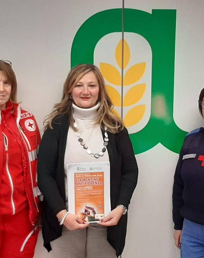 Distribuiti oltre 3 quintali di clementine per sostenere il centro anti-violenza &quot;L'Orecchio di Venere&quot;