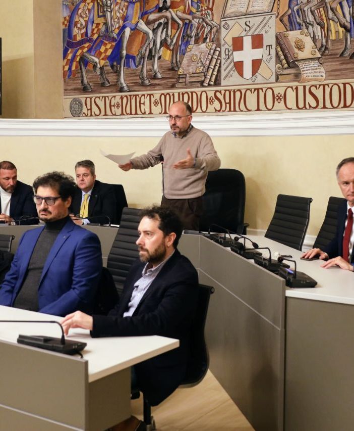 Una recente foto di una seduta del Consiglio del Palio (merfephoto)