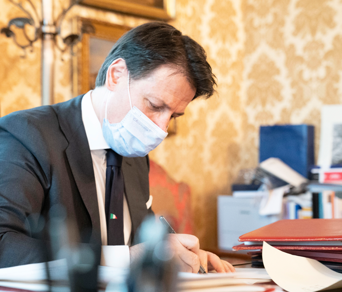 Conte firma DPCM
