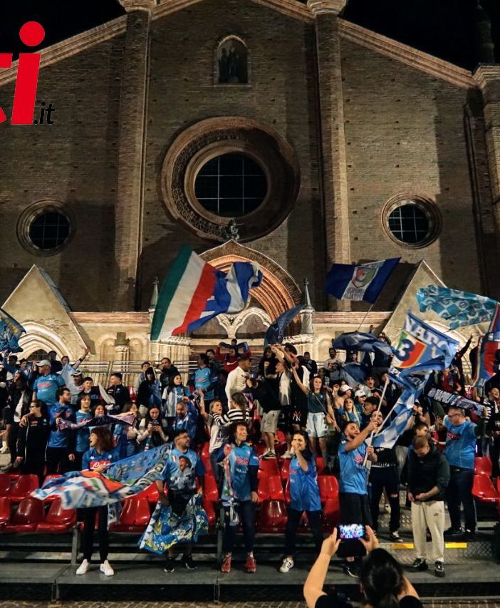 La incontenibile gioia dei tifosi napoletani (Galleria fotografica e video di Merfephoto - Efrem Zanchettin)