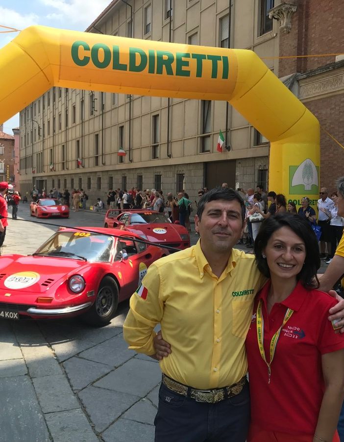 Oltre 400 ferraristi “presi per la gola” alla tappa astigiana della 1000 Miglia