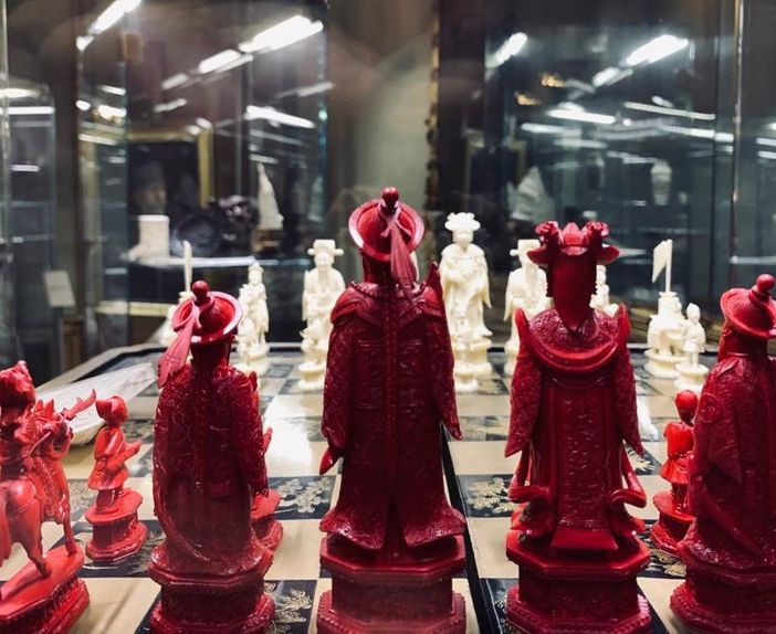 Dettaglio di una preziosa collezione esposta a Palazzo Mazzetti