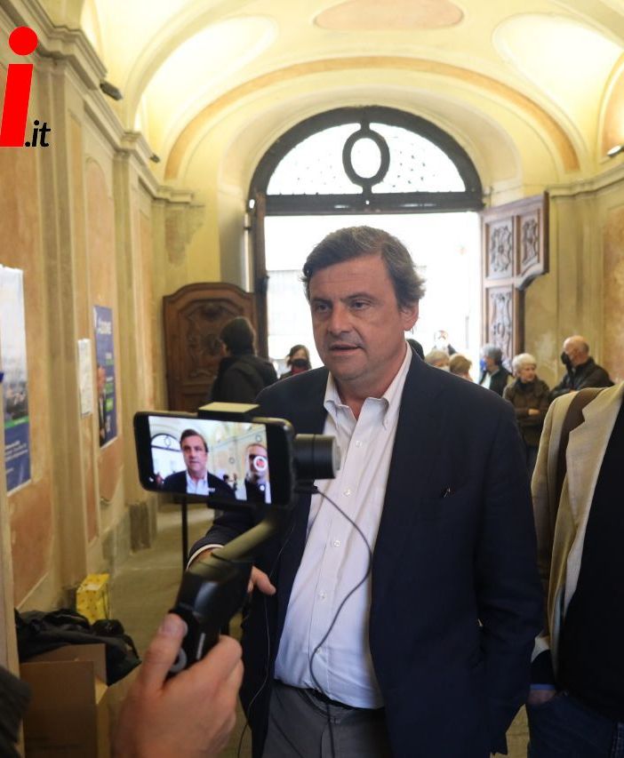 Carlo Calenda e Marco Demaria ritratti da Efrem Zanchettin (autore dell'intera fotogallery di questo servizio) durante la video intervista che il segretario di Azione ci ha concesso