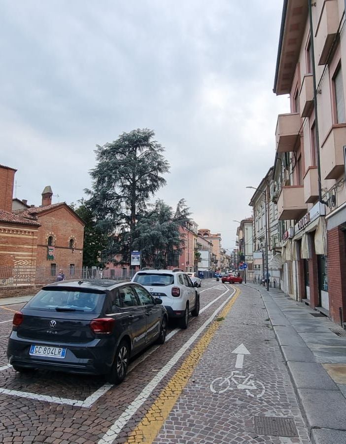 Non c’è pace per i parcheggi di corso Alfieri, ora regolati con disco orario