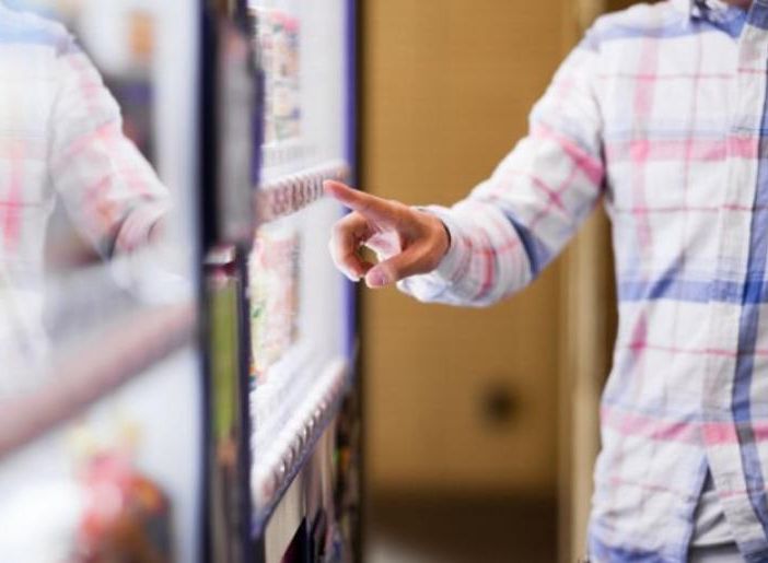 Dei distributori automatici non si butta nulla: anche le &quot;macchinette&quot; aiutano il Banco Alimentare