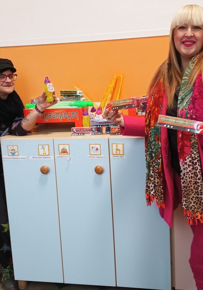 Generoso dono per i bimbi della materna &quot;Babylandia&quot; e dell'asilo &quot;Pascoli&quot;