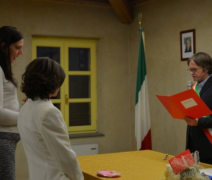 Emanuela e Linda nel giorno dell'unione civile a Baldichieri