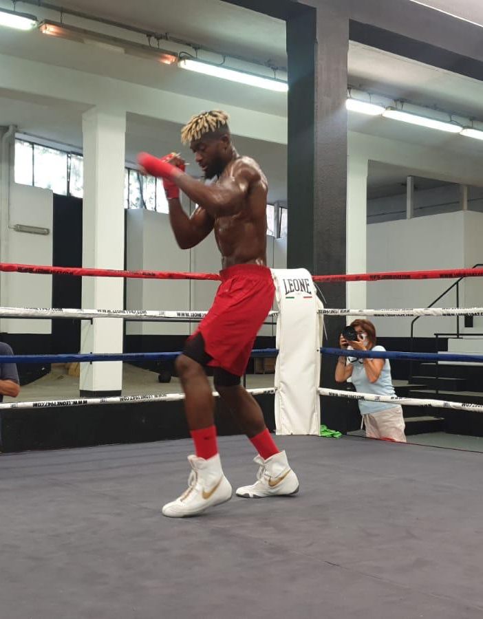 Etinosa Oliha ritratto durante un allenamento